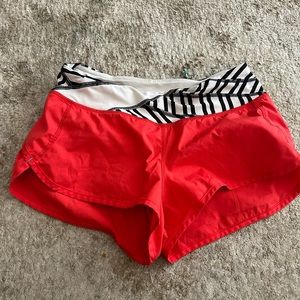 Lululemon low rise 2.5 inch speed shorts size 2 in love red